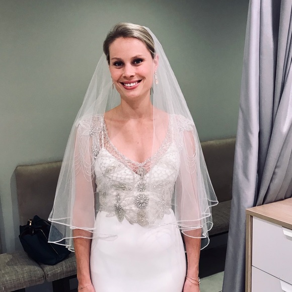 Michelle Roth (FKA Henry Roth) Swarovski Crystal-edged veil - Picture 3 of 7